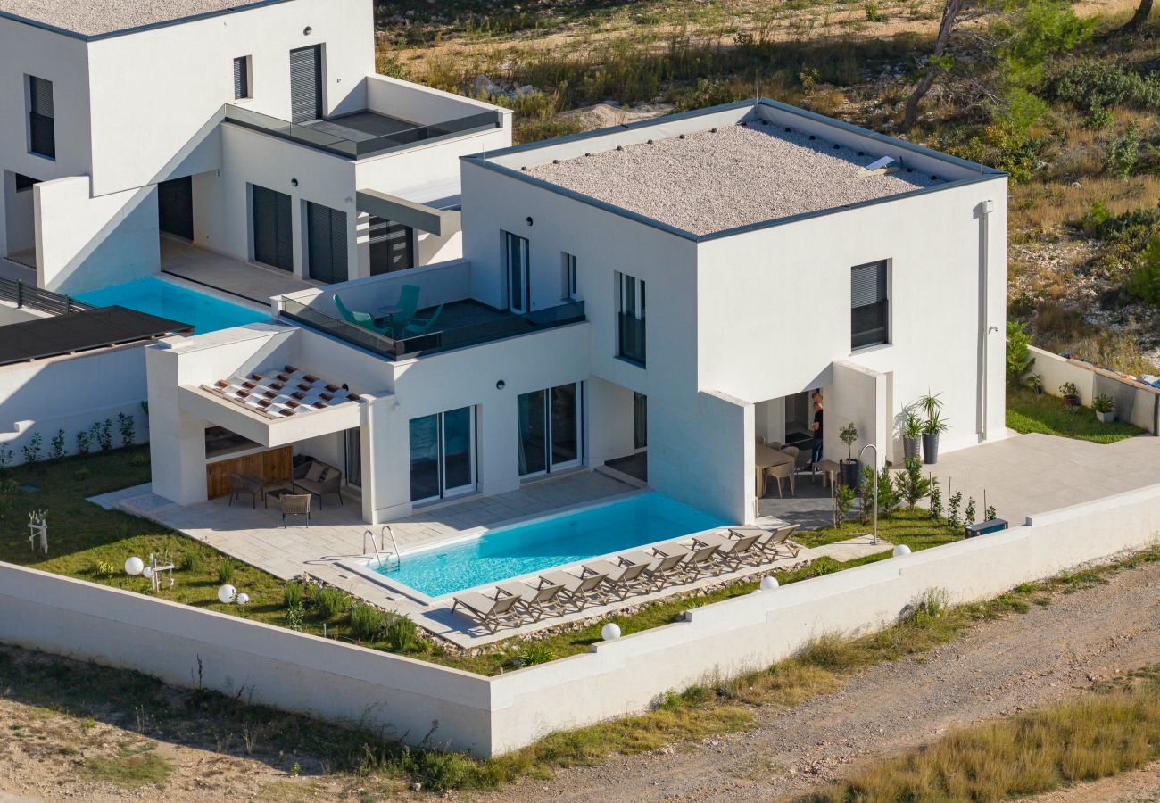 Villa in Rovanjska - Wave of love mit Pool ,strandnah