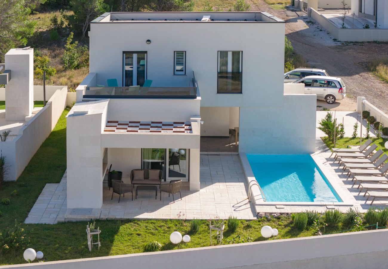 Villa in Rovanjska - Wave of love mit Pool ,strandnah