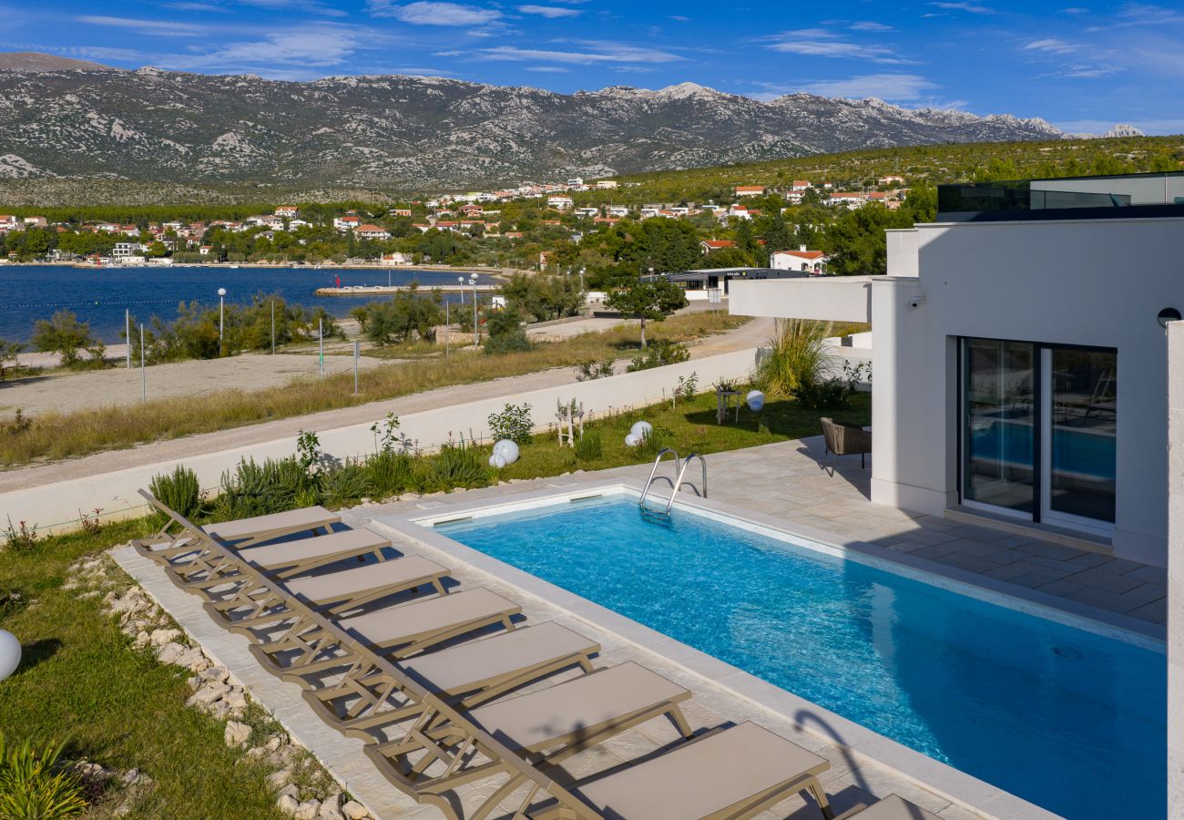 Villa in Rovanjska - Wave of love mit Pool ,strandnah