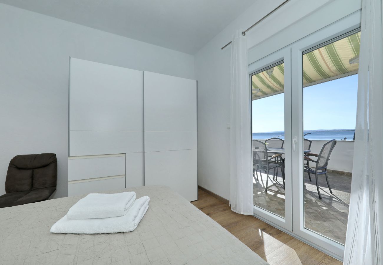 Ferienwohnung in Maslenica - Filip, Geräumige Ferienwohnung mit Meerblick &