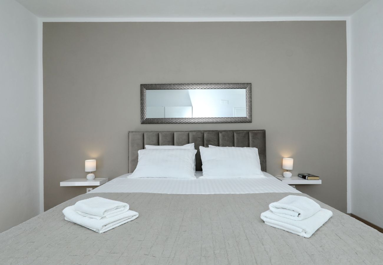 Ferienwohnung in Maslenica - Filip, Geräumige Ferienwohnung mit Meerblick &