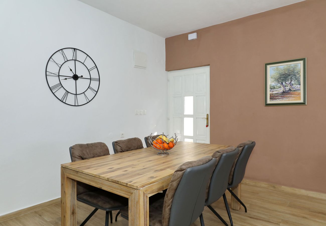 Ferienwohnung in Maslenica - Filip, Geräumige Ferienwohnung mit Meerblick &