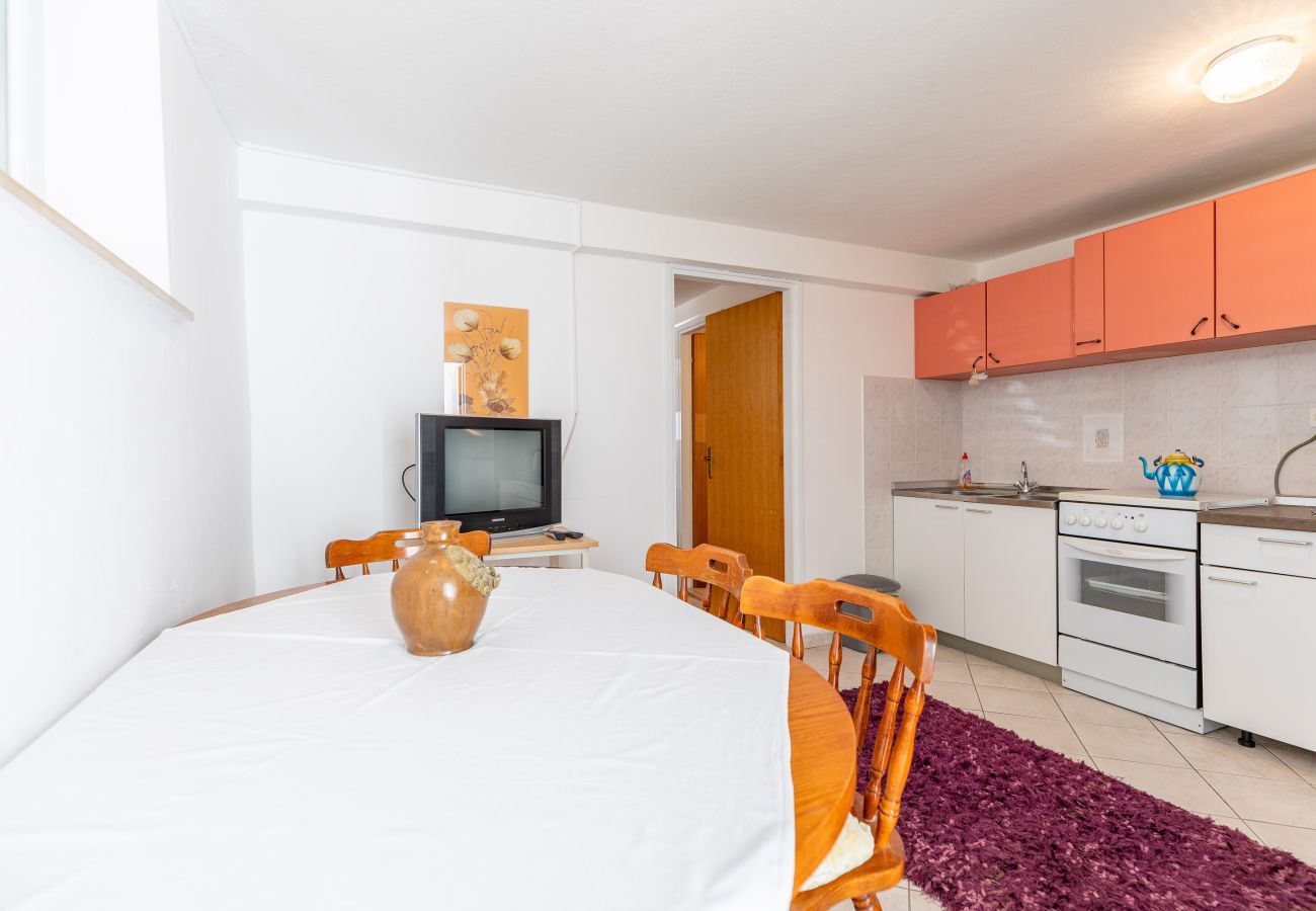 Ferienwohnung in Starigrad - Pansion Tinka Apartment No 1 suteren