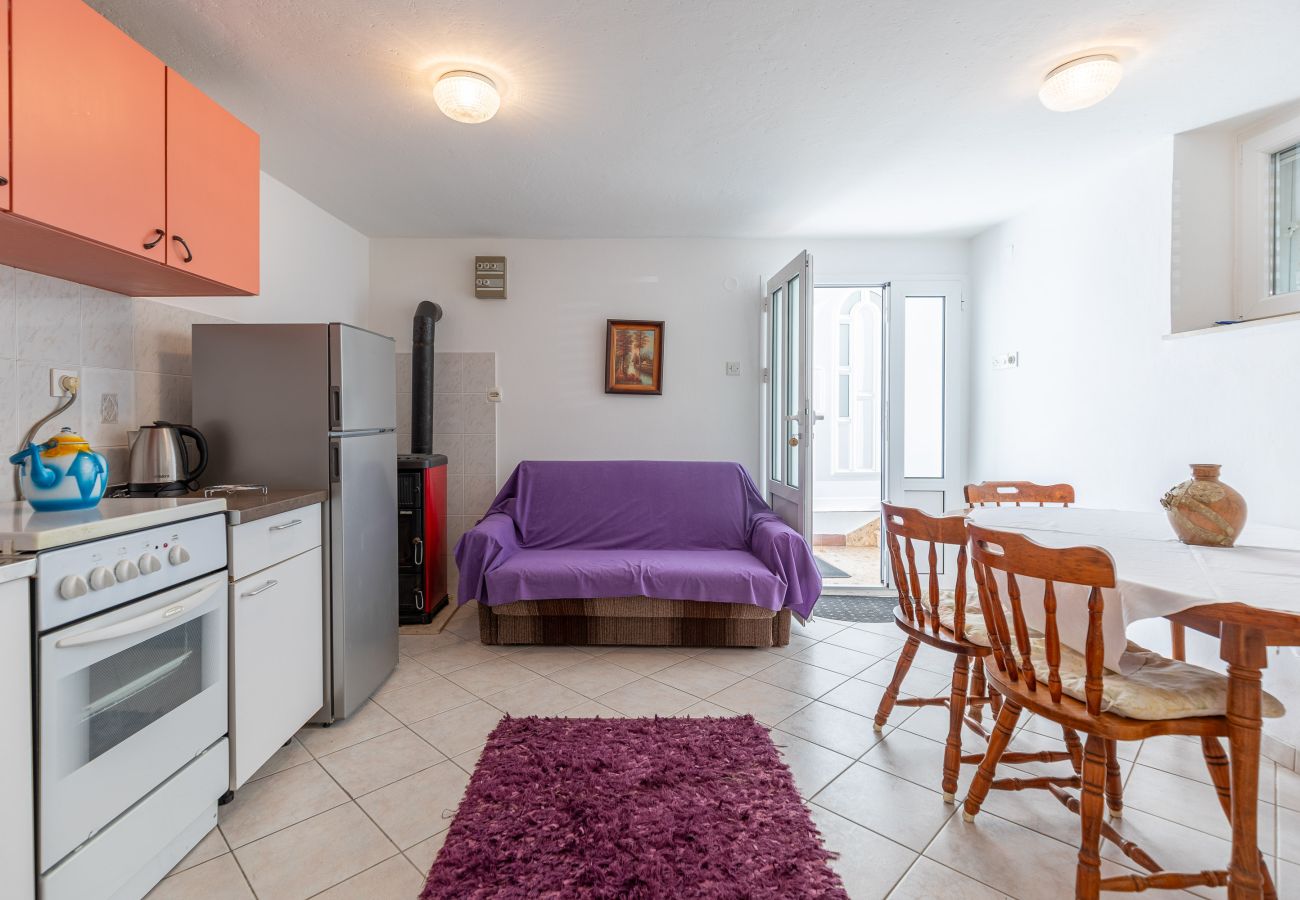 Ferienwohnung in Starigrad - Pansion Tinka Apartment No 1 suteren