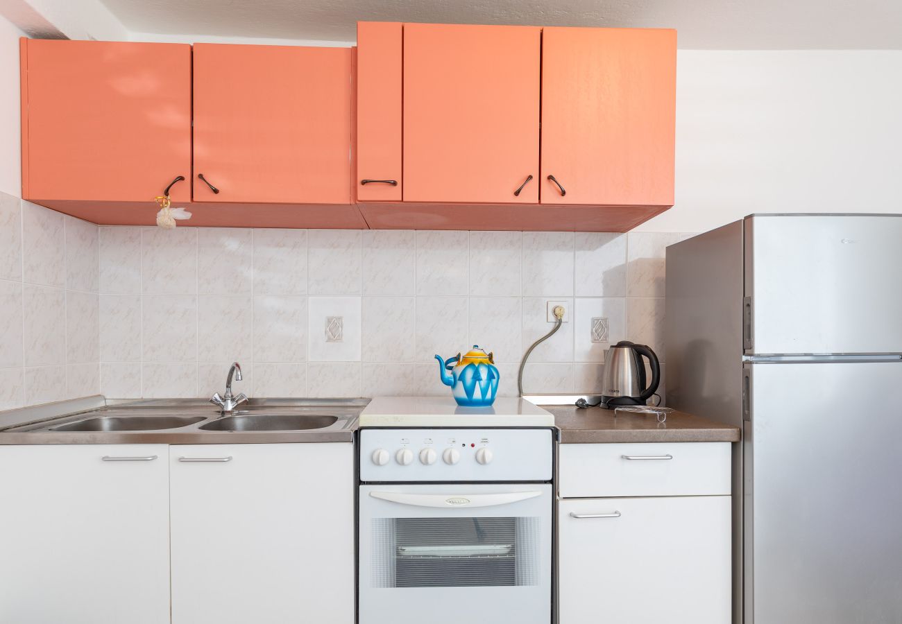 Ferienwohnung in Starigrad - Pansion Tinka Apartment No 1 suteren