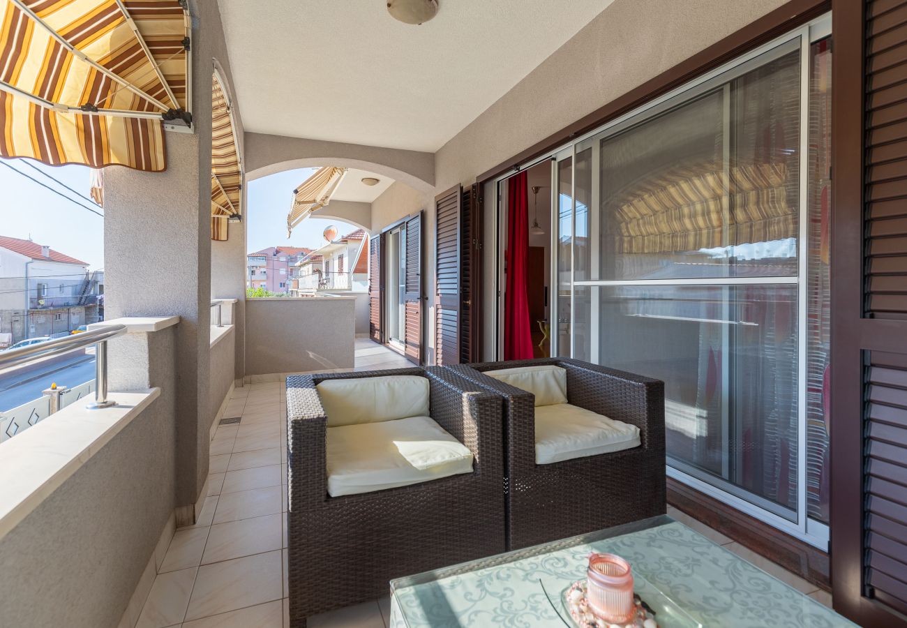 Ferienwohnung in Zadar - Marinko, No. 3, Große Ferienwohnung mit Pool