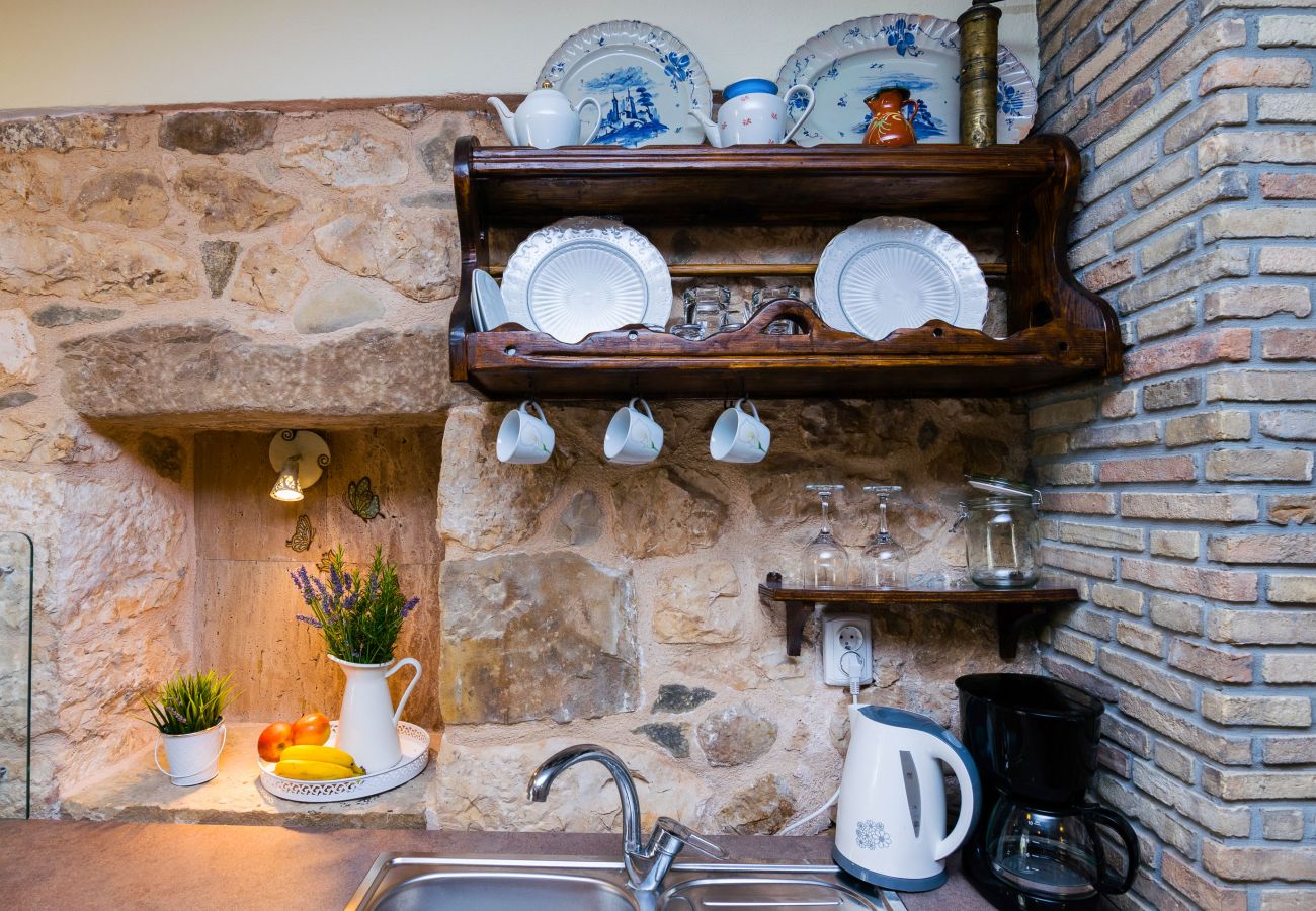 Ferienhaus in Ražanac - Joviraz, Steinhaus mit Veranda und Whirlpool in