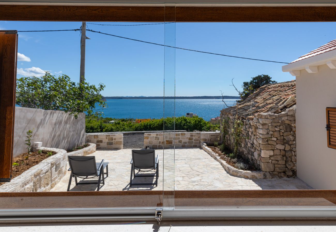 Ferienhaus in Ražanac - Fortica, Ferienhaus mit 2 Terrassen und