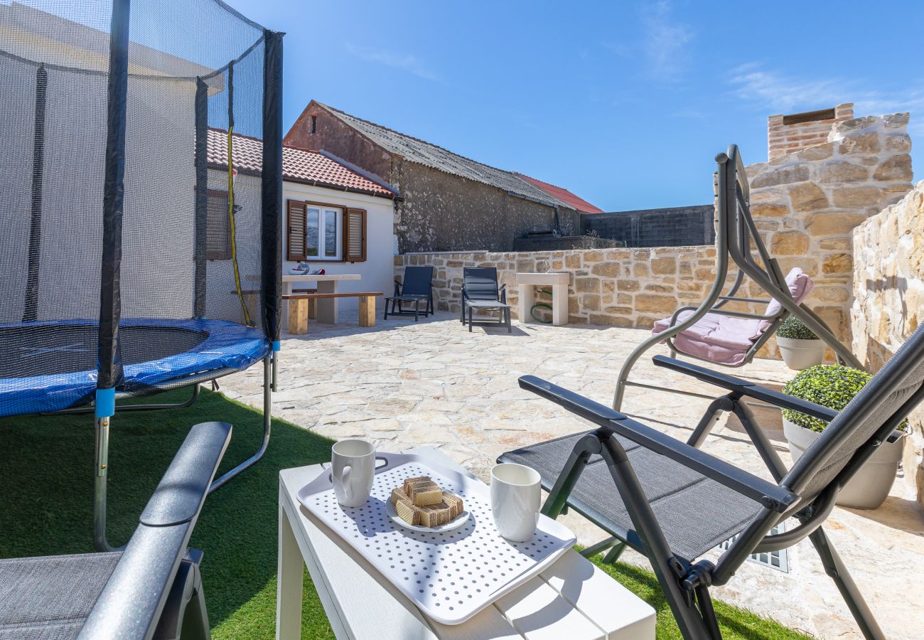 Ferienhaus in Ražanac - Fortica, Ferienhaus mit 2 Terrassen und