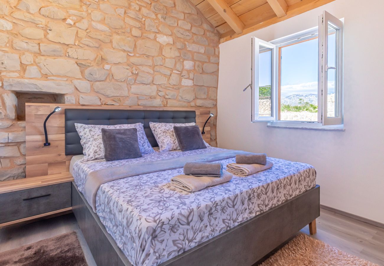 Ferienhaus in Ražanac - Fortica, Ferienhaus mit 2 Terrassen und