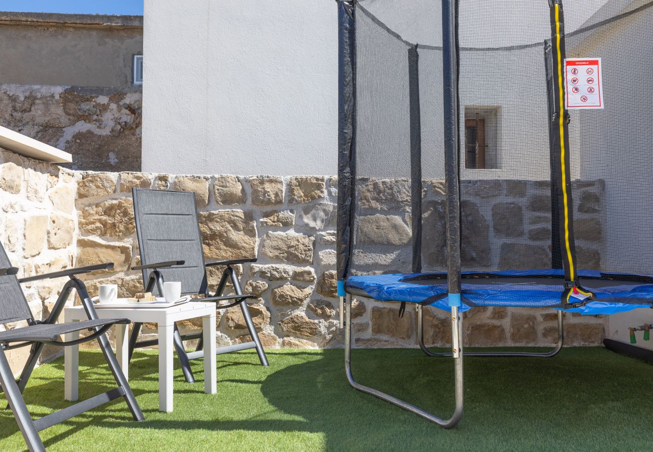 Ferienhaus in Ražanac - Fortica, Ferienhaus mit 2 Terrassen und