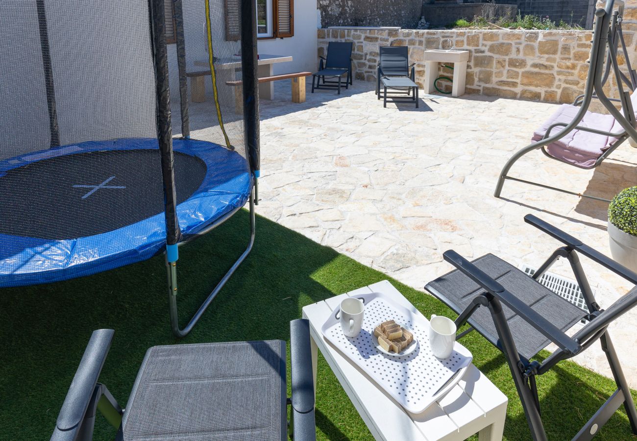 Ferienhaus in Ražanac - Fortica, Ferienhaus mit 2 Terrassen und