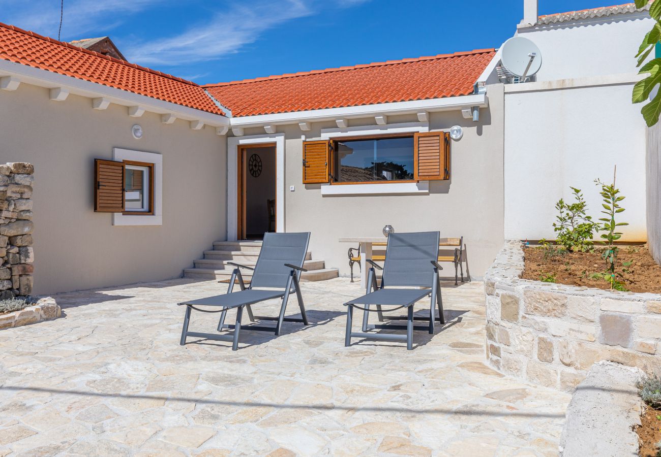 Ferienhaus in Ražanac - Fortica, Ferienhaus mit 2 Terrassen und