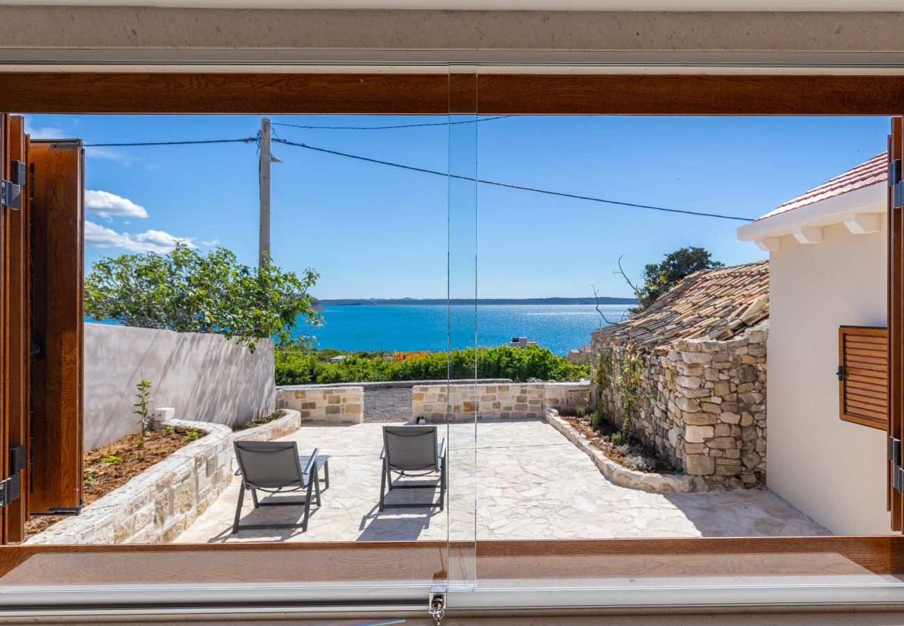 Ferienhaus in Ražanac - Fortica, Ferienhaus mit 2 Terrassen und