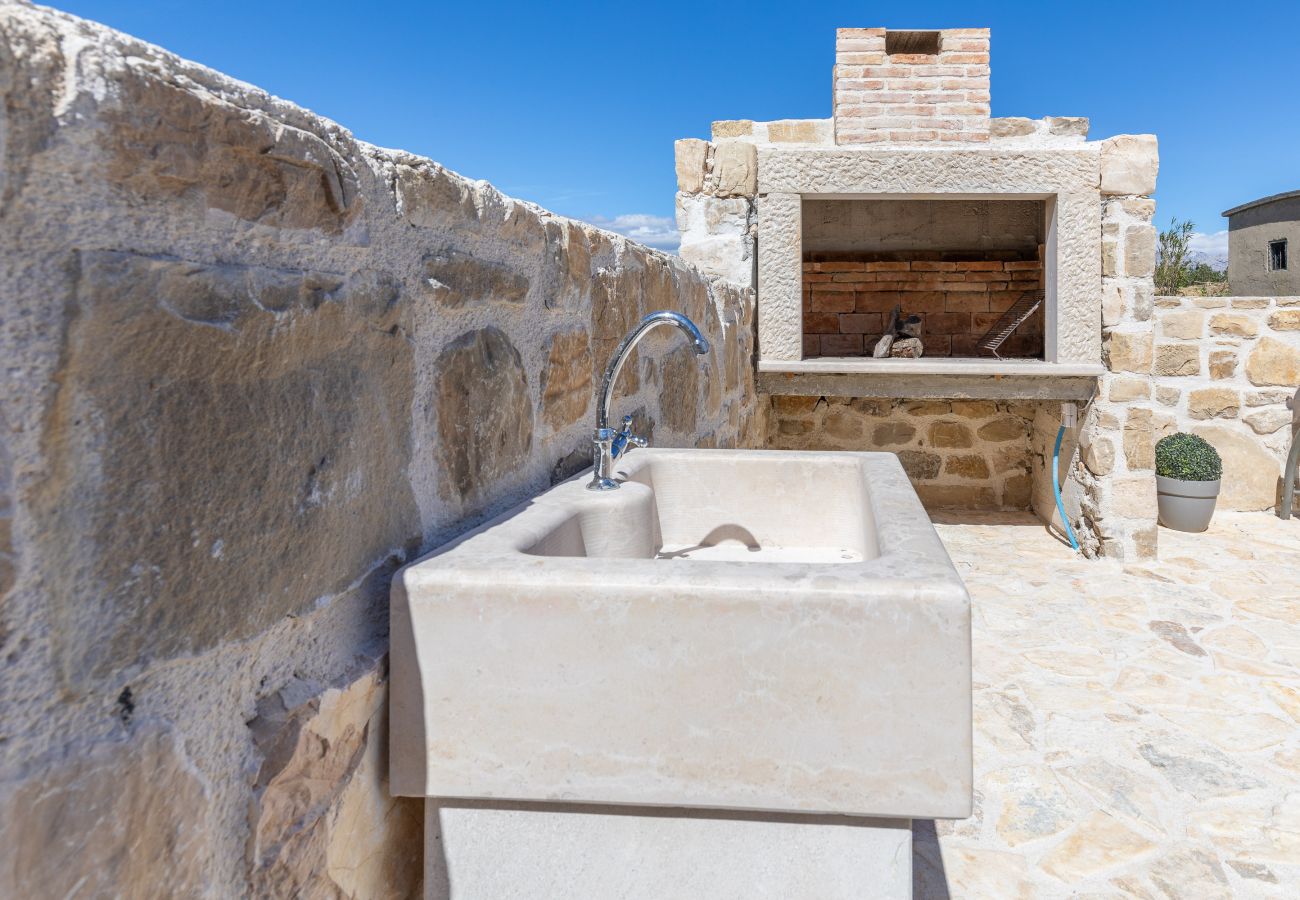 Ferienhaus in Ražanac - Fortica, Ferienhaus mit 2 Terrassen und