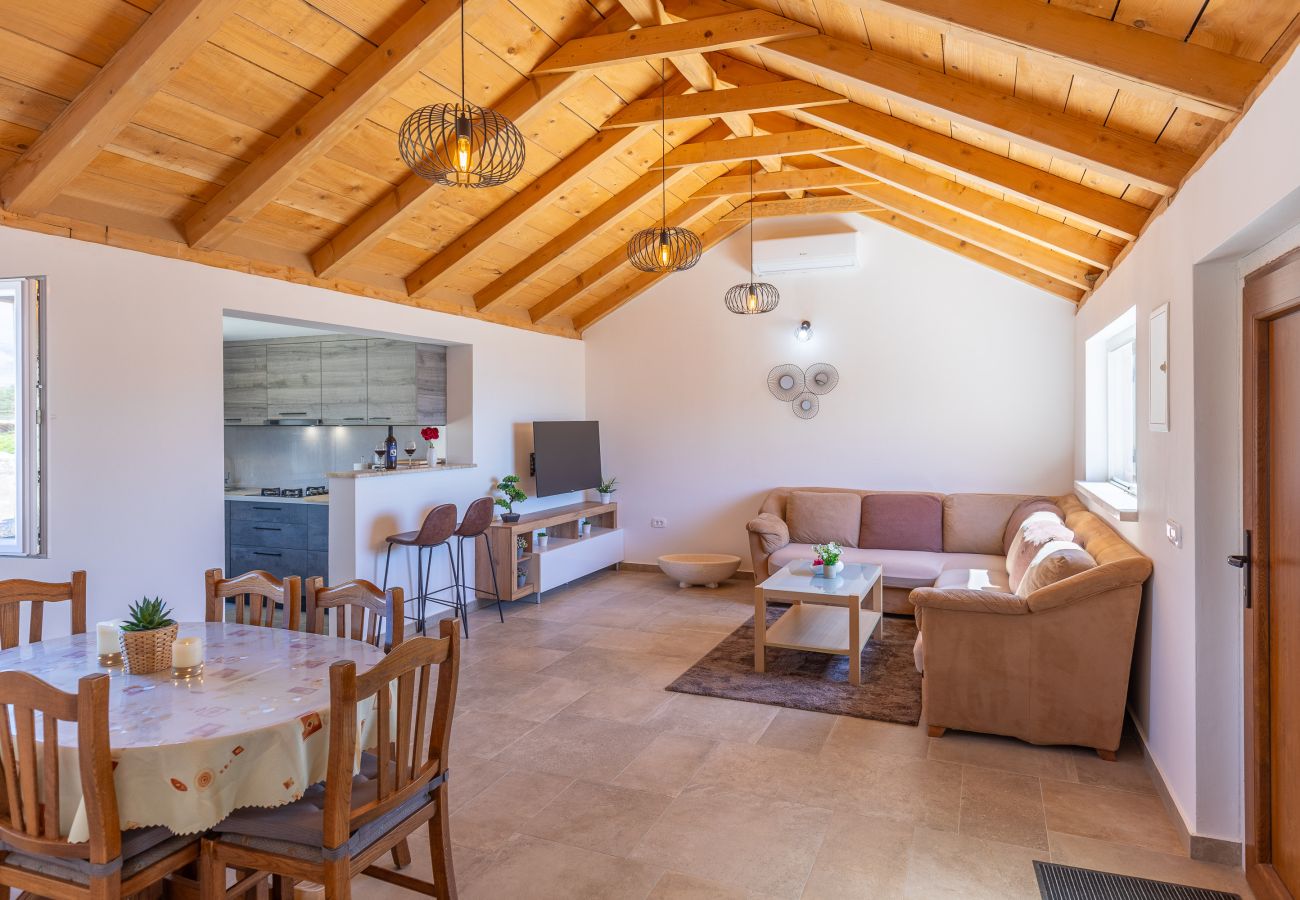 Ferienhaus in Ražanac - Fortica, Ferienhaus mit 2 Terrassen und