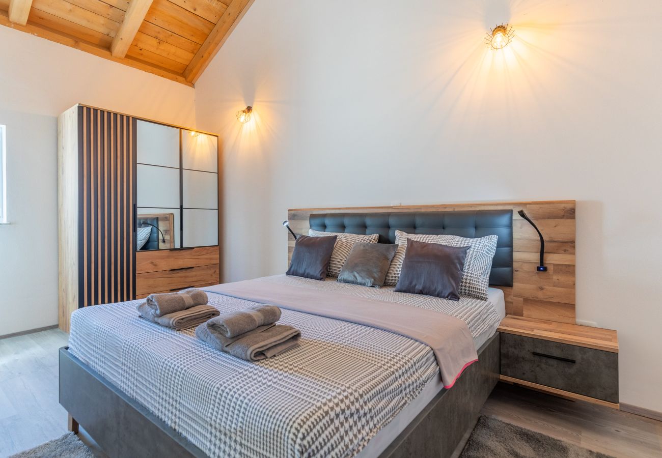 Ferienhaus in Ražanac - Fortica, Ferienhaus mit 2 Terrassen und