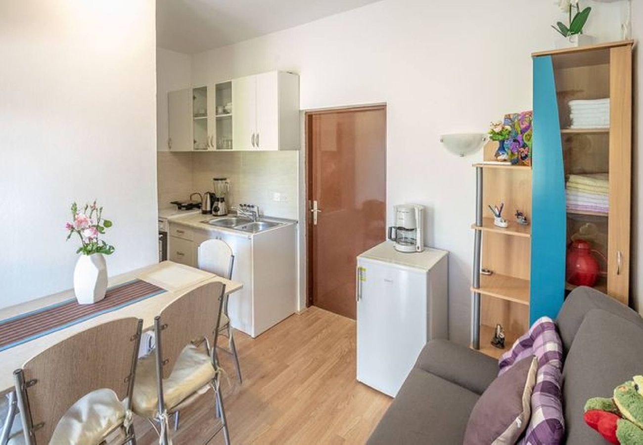 Ferienwohnung in Vrsi - Rubbi, No 3, Apartment mit Terrasse, strandnah