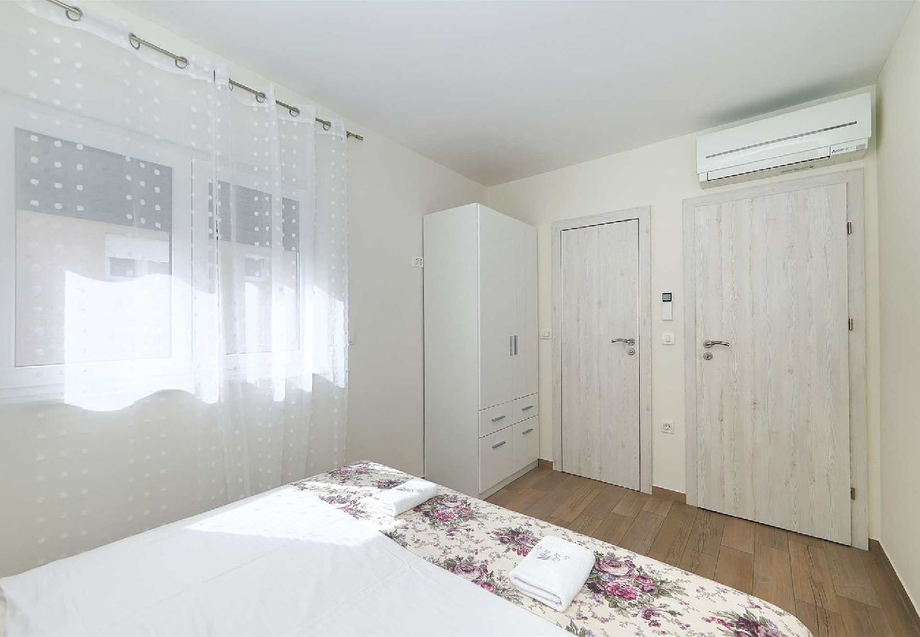 Ferienwohnung in Zadar - Penthouse 6 mit Whirlpool und Meerblick