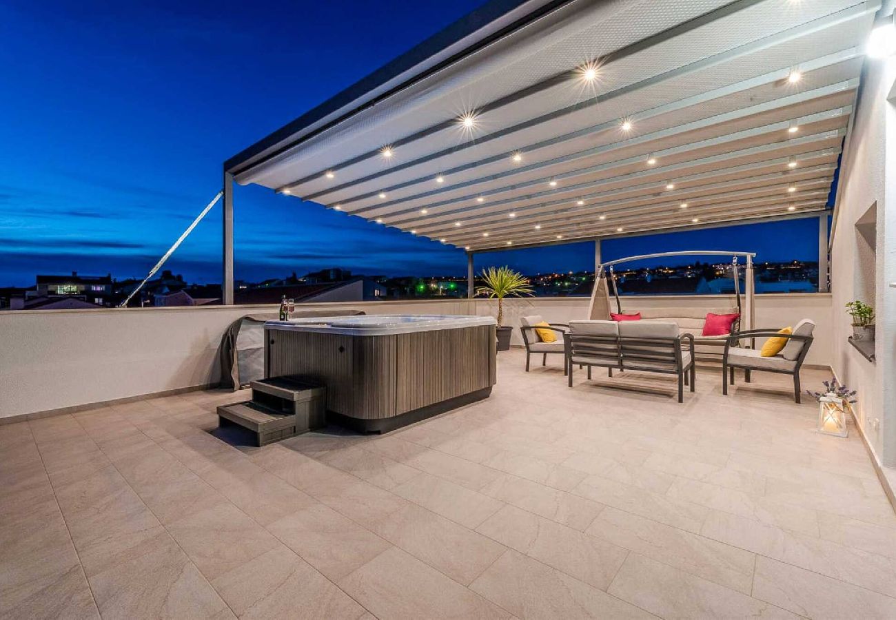 Ferienwohnung in Zadar - Penthouse 6 mit Whirlpool und Meerblick