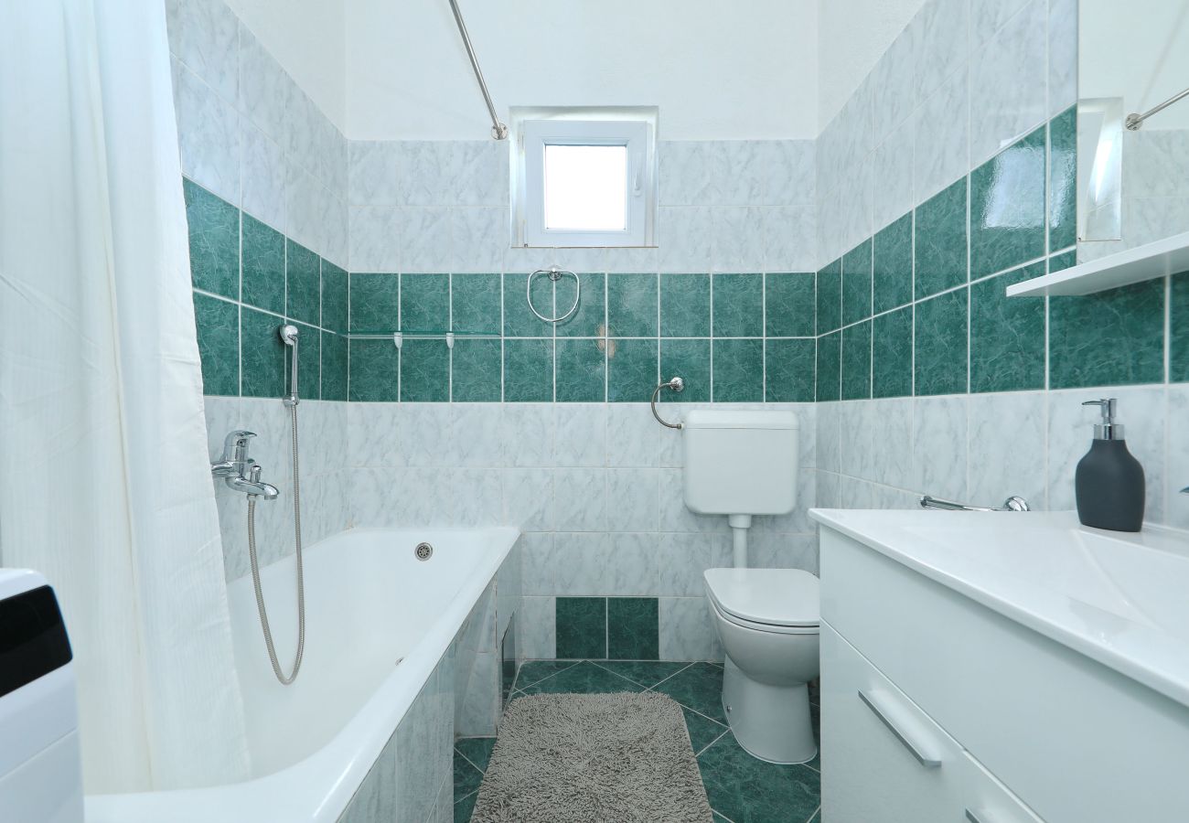 Ferienwohnung in Maslenica - Simaruna, Schöne Ferienwohnung mit Whirlpool,