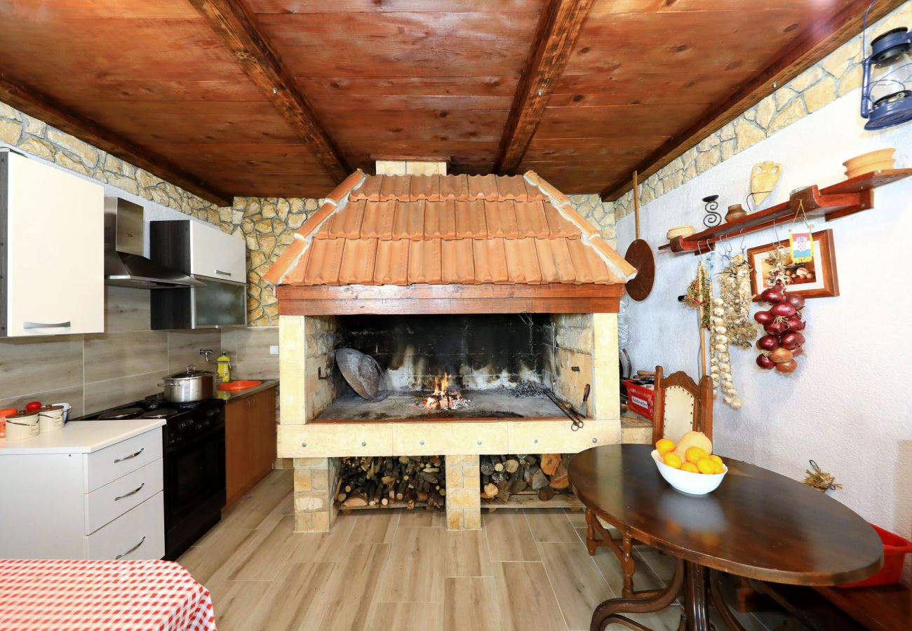 Ferienwohnung in Maslenica - Simaruna, Schöne Ferienwohnung mit Whirlpool,