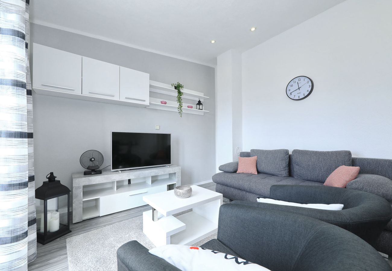 Ferienwohnung in Maslenica - Simaruna, Schöne Ferienwohnung mit Whirlpool,