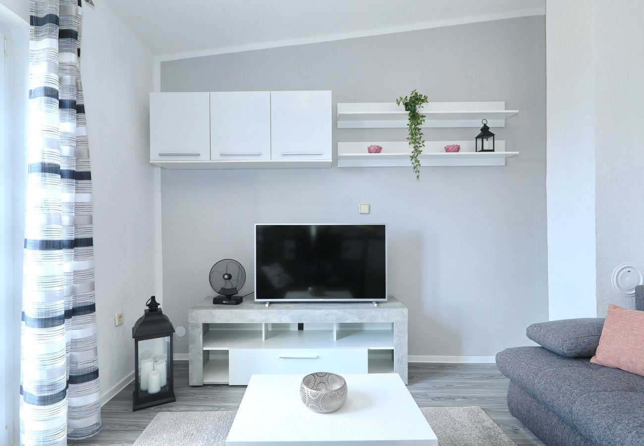 Ferienwohnung in Maslenica - Simaruna, Schöne Ferienwohnung mit Whirlpool,