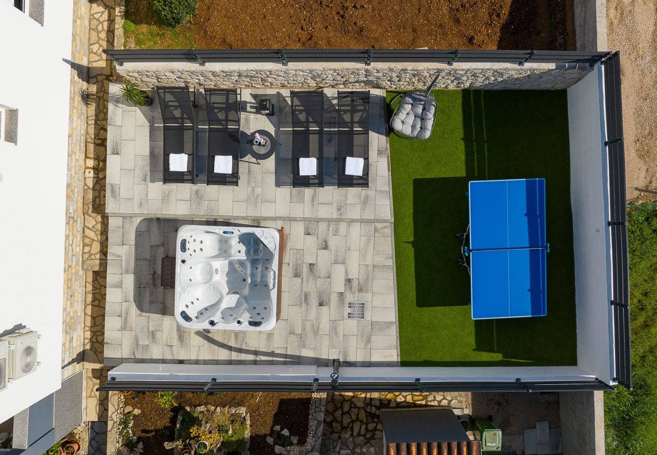 Ferienwohnung in Maslenica - Simaruna, Schöne Ferienwohnung mit Whirlpool,