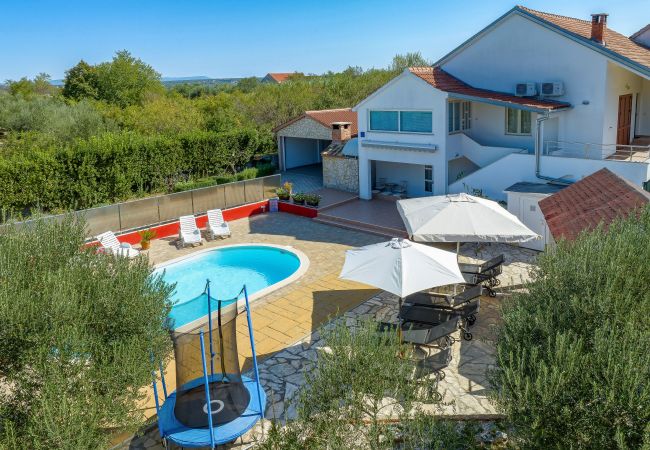 Ferienhaus in Polaca - Polaca, Ferienhaus mit Pool, Grill und