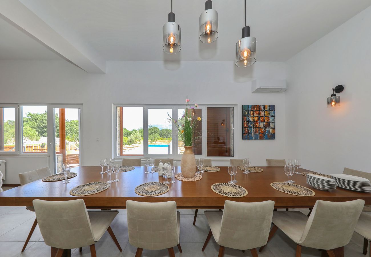 Ferienhaus in Lovinac - Demare, Ferienhaus für Gruppen mit beheizbarem