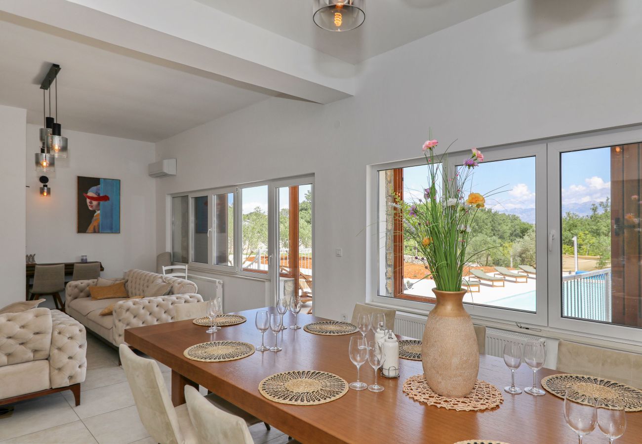 Ferienhaus in Lovinac - Demare, Ferienhaus für Gruppen mit beheizbarem