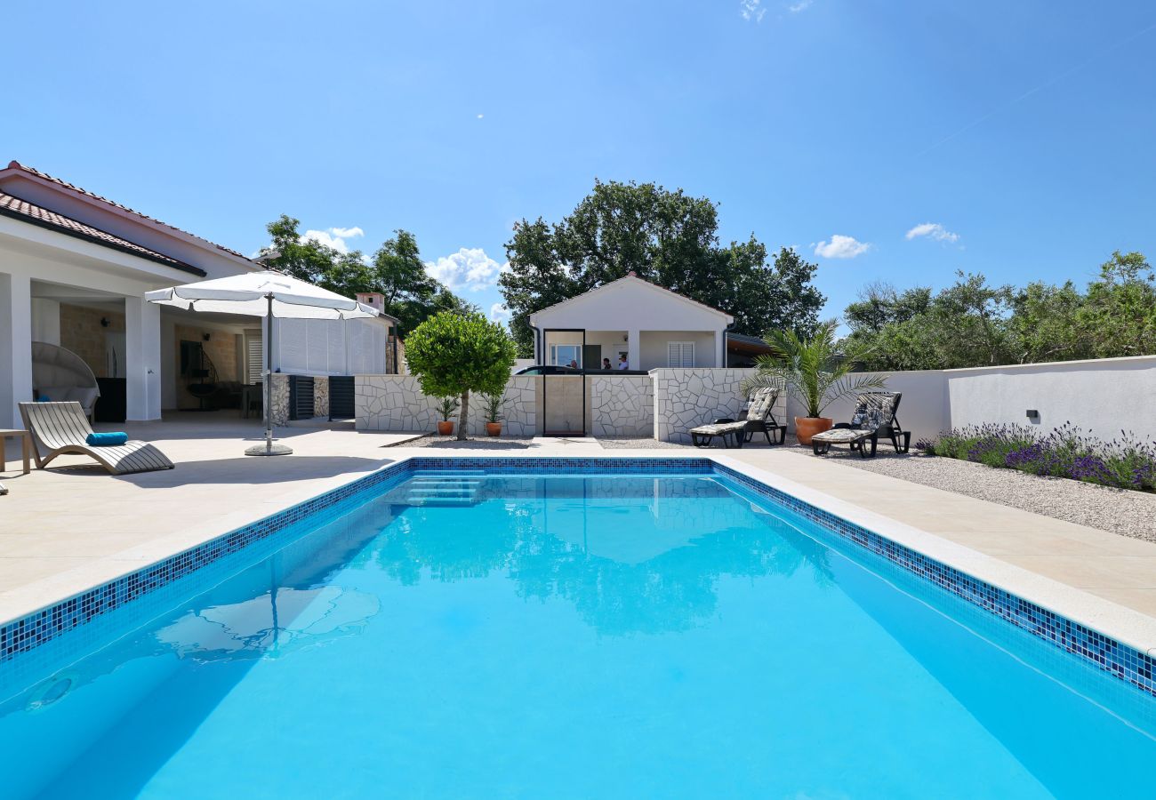 Ferienhaus in Vrsi - Holiday house Luca