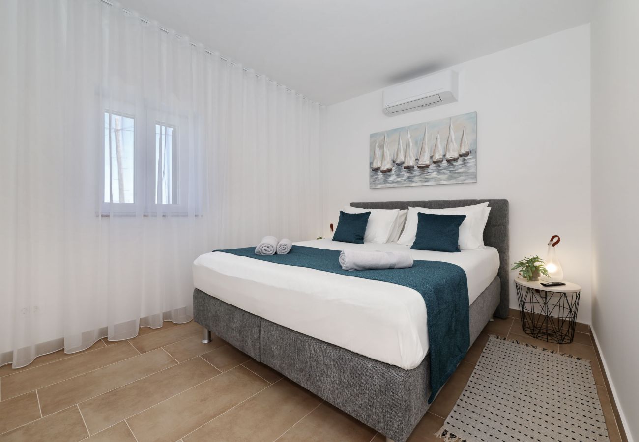 Ferienhaus in Vrsi - Holiday house Luca