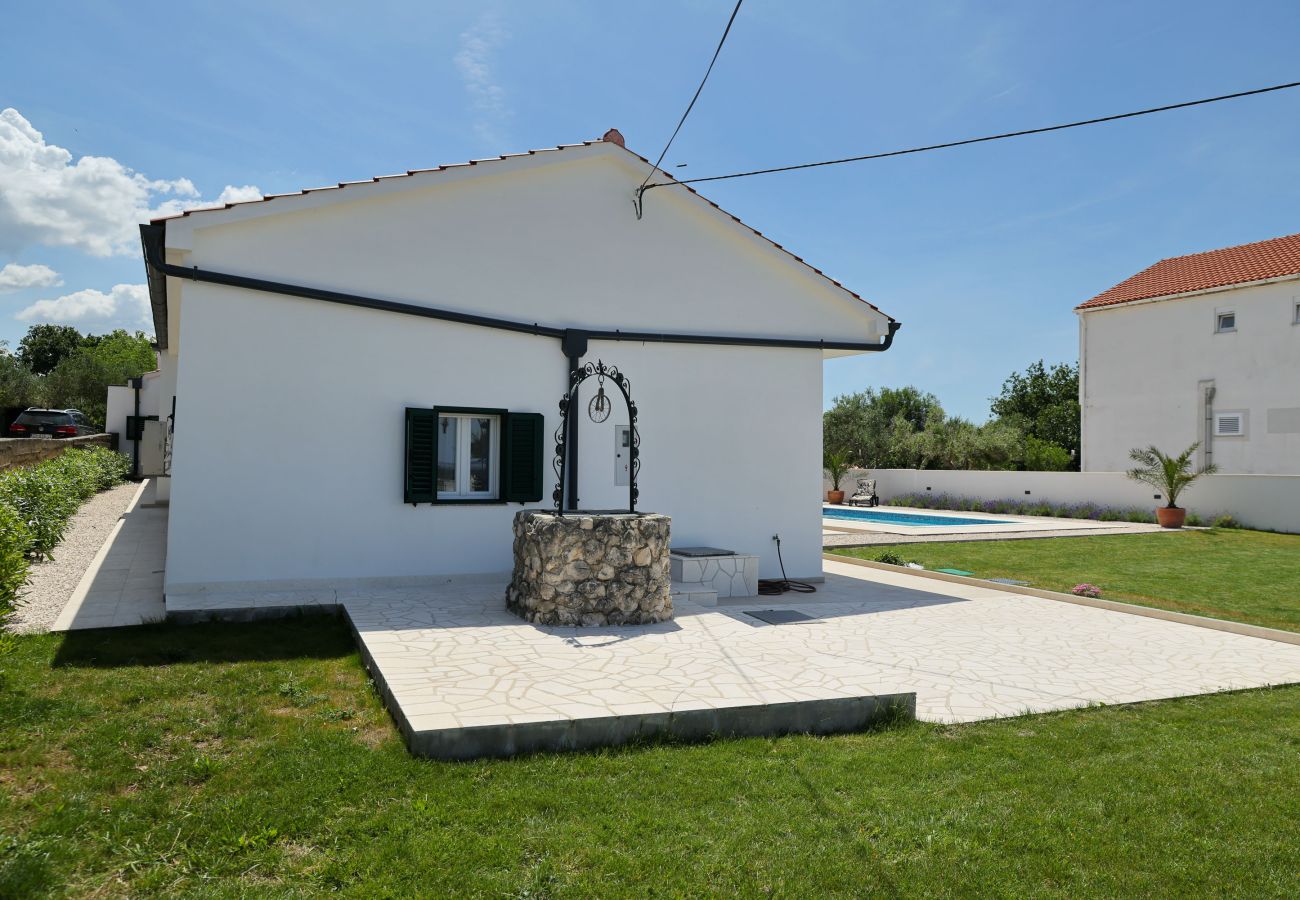 Ferienhaus in Vrsi - Holiday house Luca