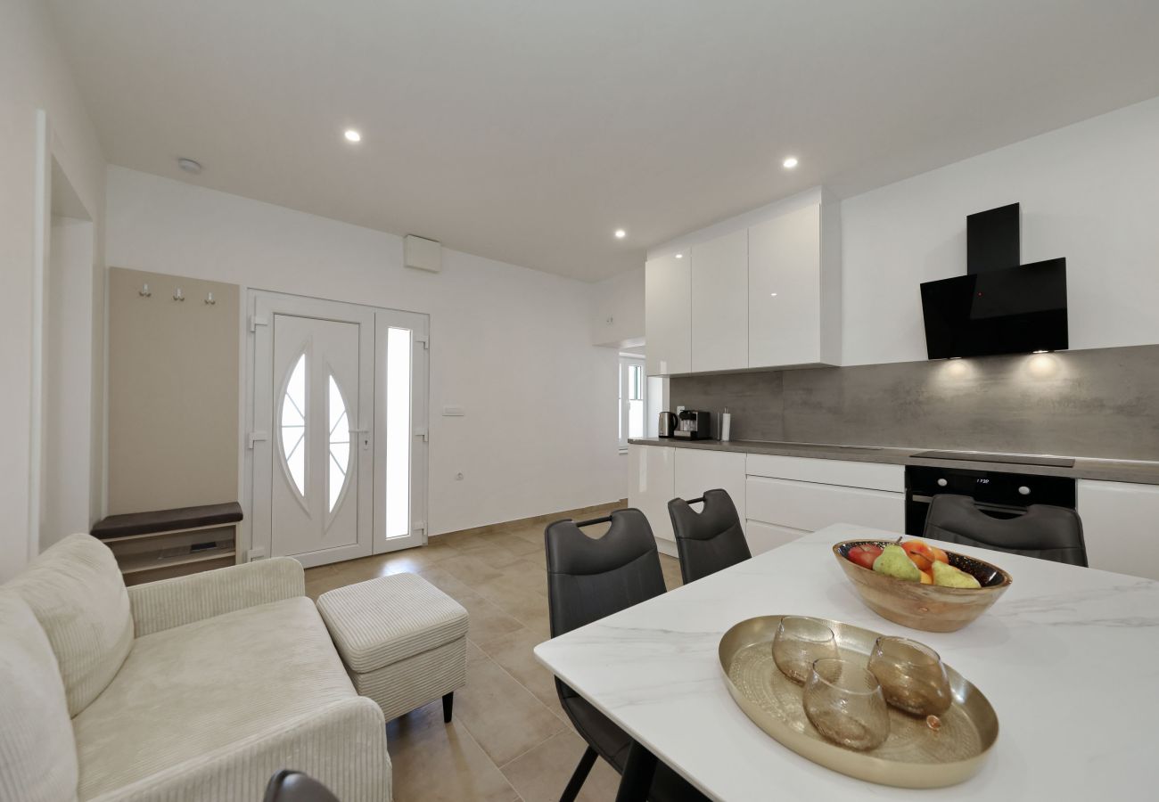 Ferienhaus in Vrsi - Holiday house Luca