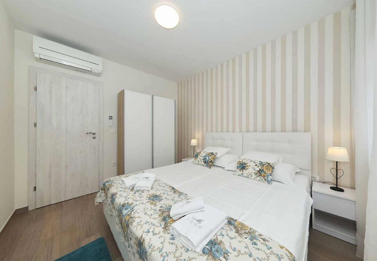 Ferienwohnung in Zadar - Majpruz no 2 mit terrasse Erdg.