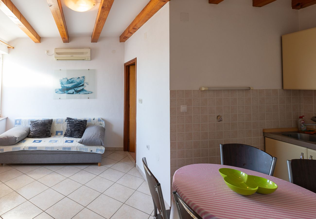 Ferienwohnung in Starigrad - Ferienwohnung Tinka No.5 strandnah