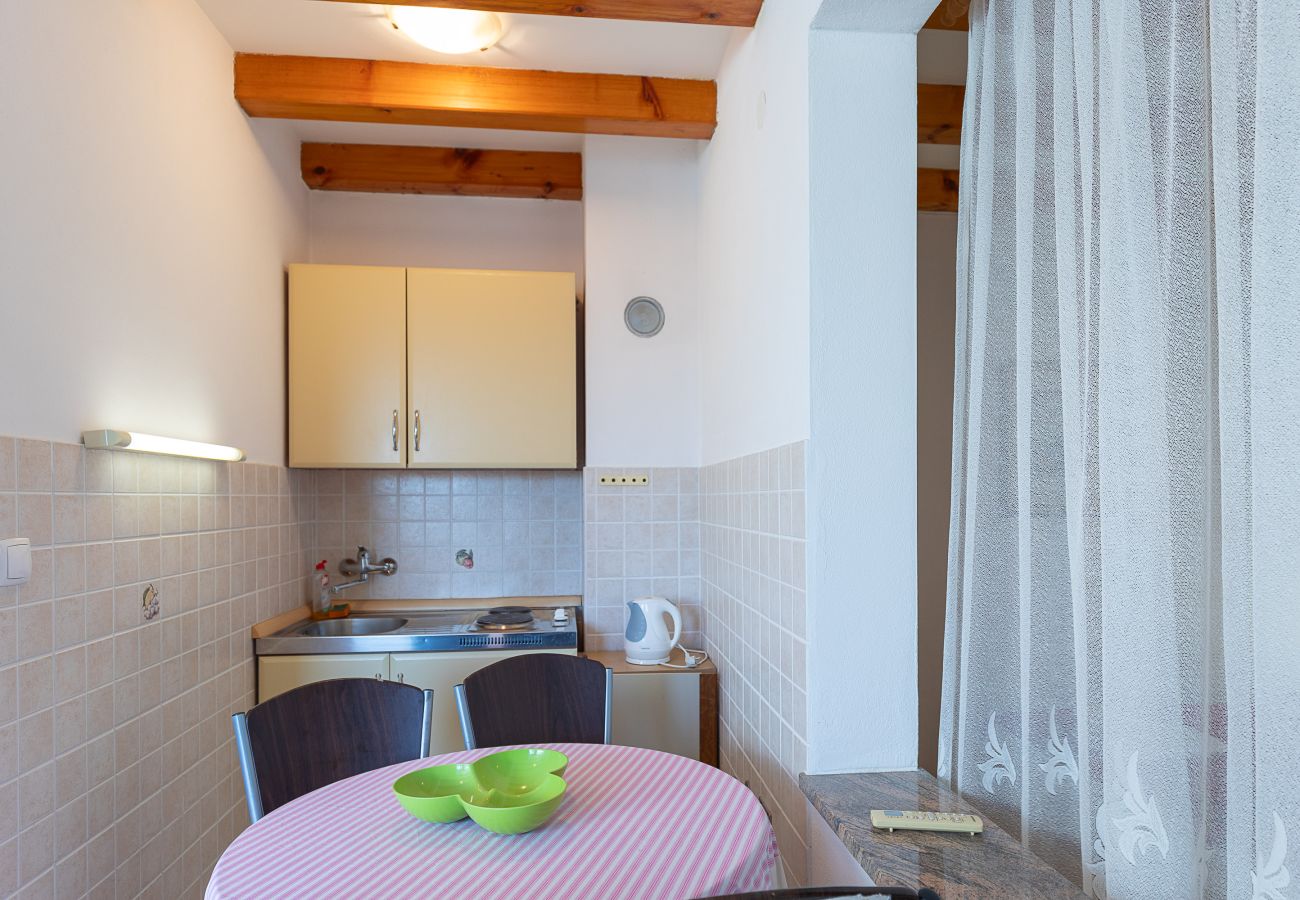 Ferienwohnung in Starigrad - Ferienwohnung Tinka No.5 strandnah