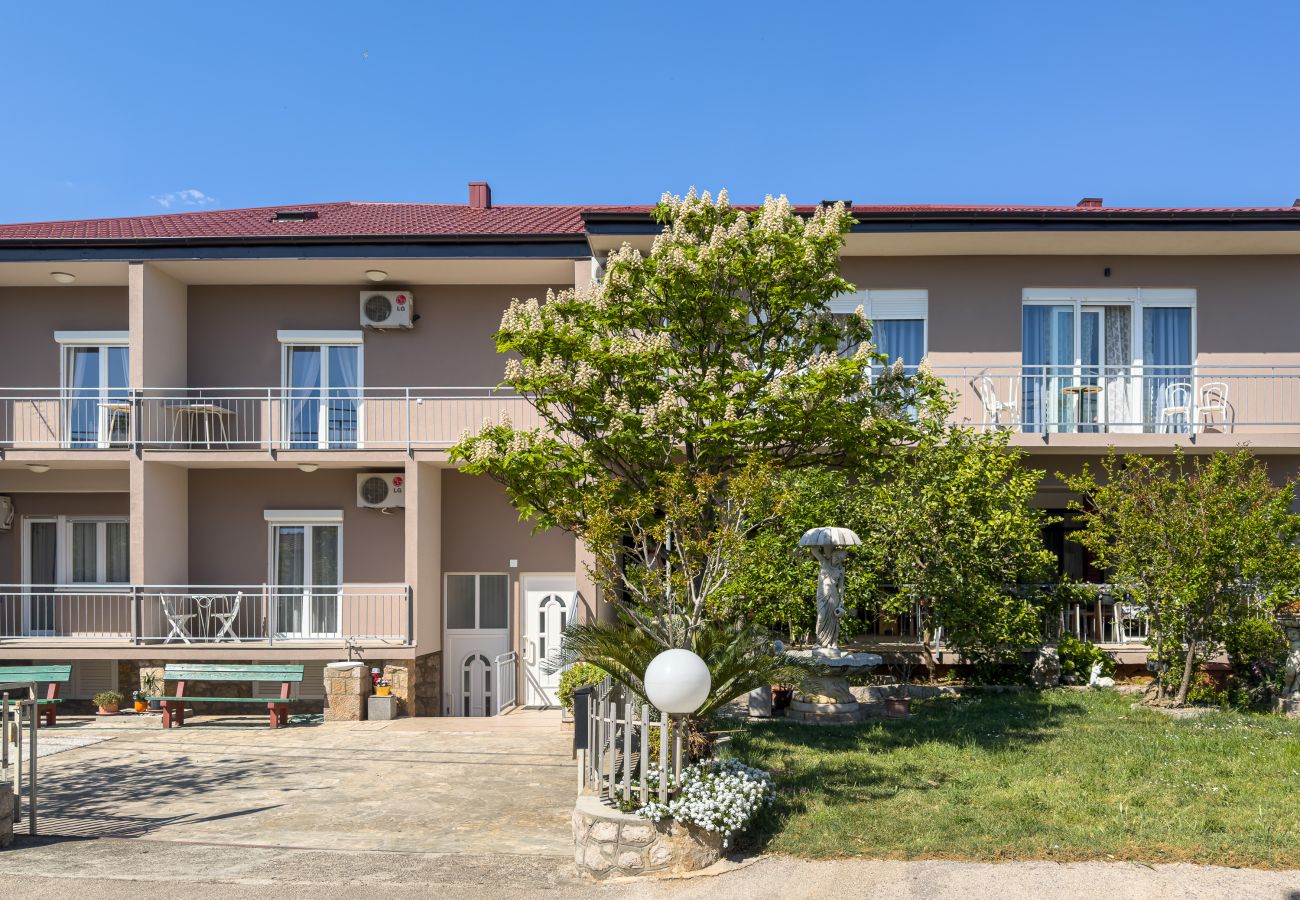 Ferienwohnung in Starigrad - Ferienwohnung Tinka No.5 strandnah