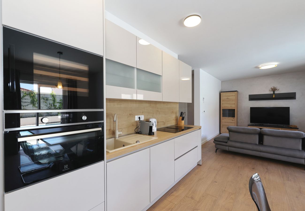 Ferienhaus in Zadar - Ferienhaus Casa Coral mit beheiztem Privatpool