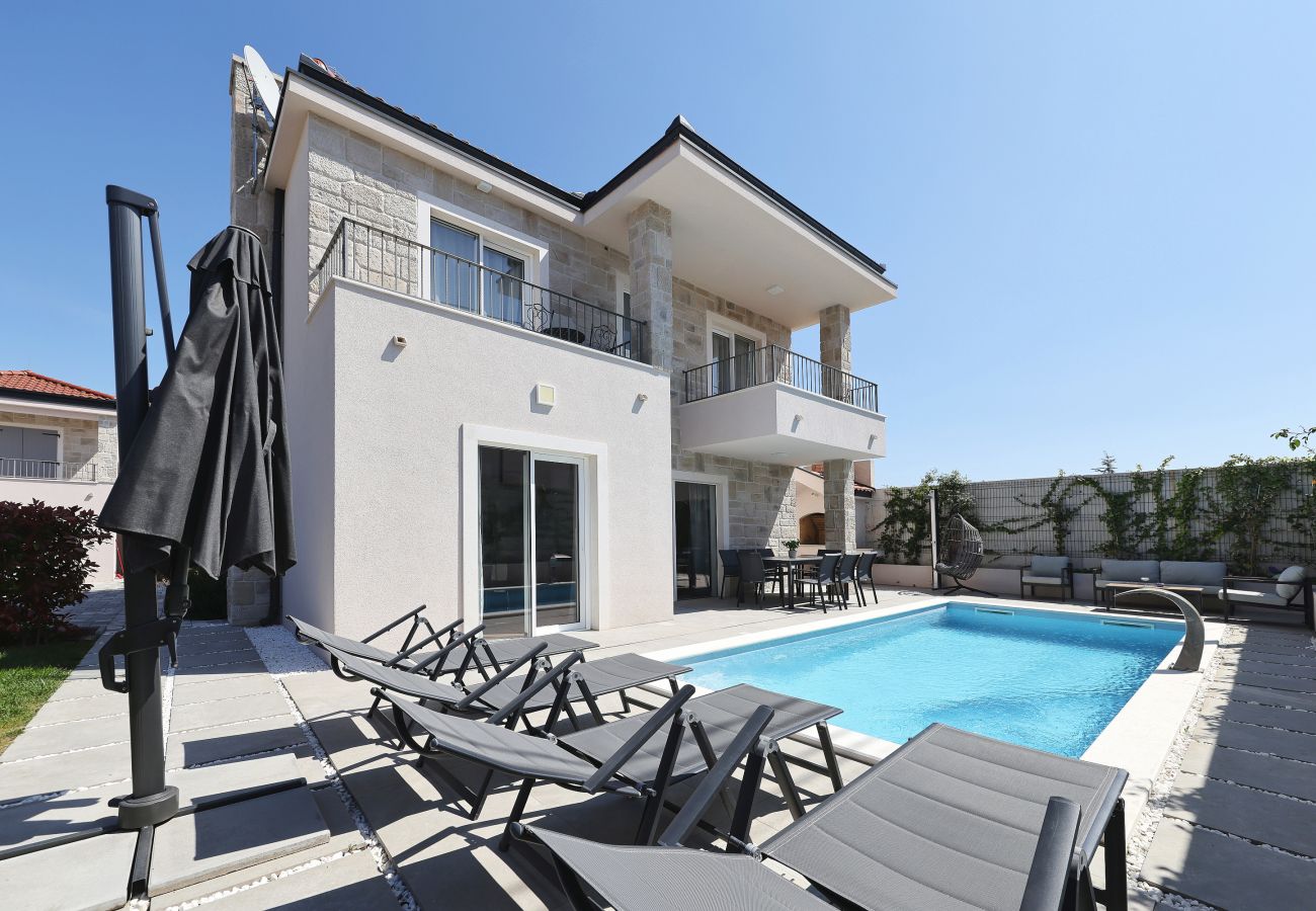 Ferienhaus in Zadar - Ferienhaus Casa Coral mit beheiztem Privatpool