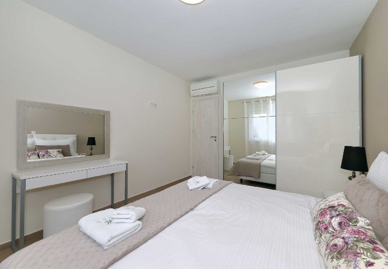 Ferienwohnung in Zadar - Ferienwohnung Luxury Apartment 4 mit Balkon