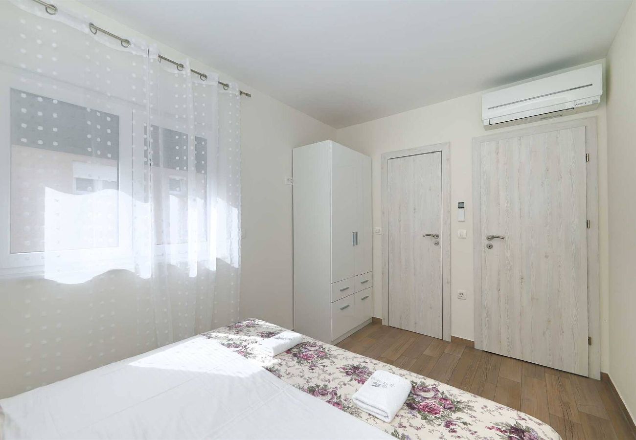 Ferienwohnung in Zadar - Ferienwohnung Luxury Apartment 4 mit Balkon