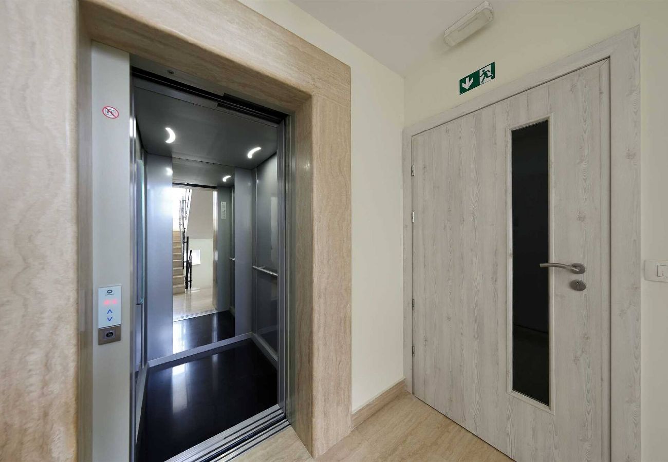Ferienwohnung in Zadar - Ferienwohnung Luxury Apartment 4 mit Balkon