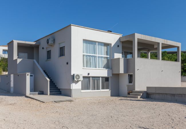 Ferienwohnung in Rovanjska - Ferienwohnung Temida mit Meerblick