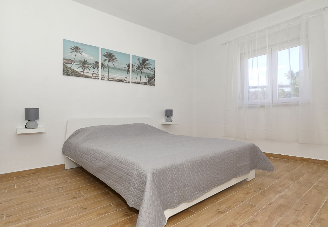 Ferienwohnung in Rovanjska - Temida, Charmante und strandnahe Ferienwohnung