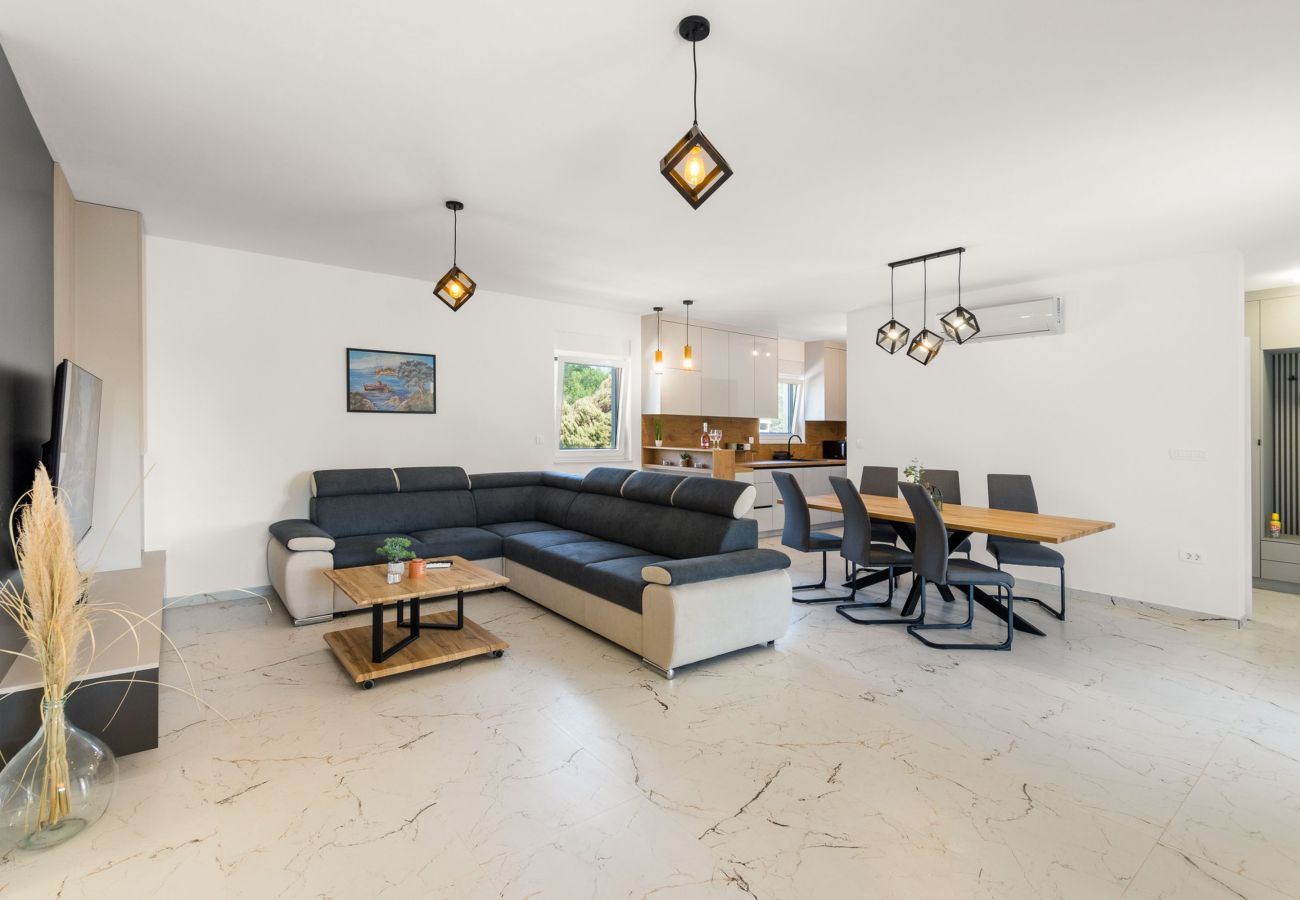Ferienwohnung in Vir - Ferienhaus Radovic mit Privatpool