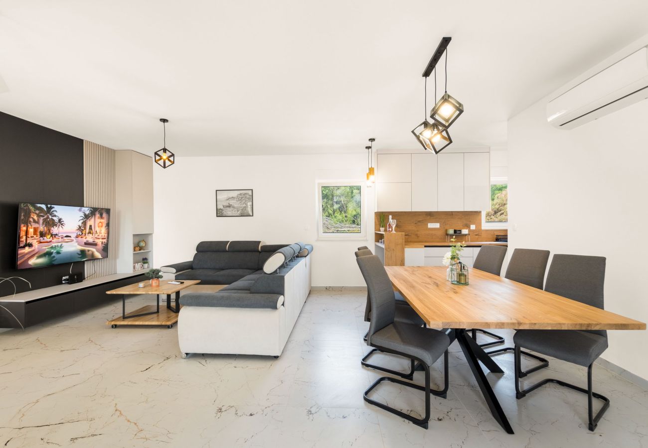 Ferienwohnung in Vir - Ferienhaus Radovic mit Privatpool