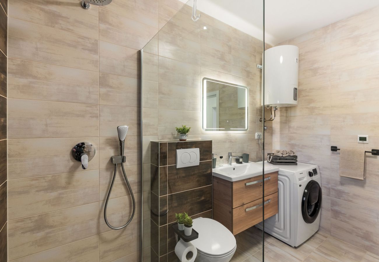 Ferienwohnung in Vir - Ferienhaus Radovic mit Privatpool